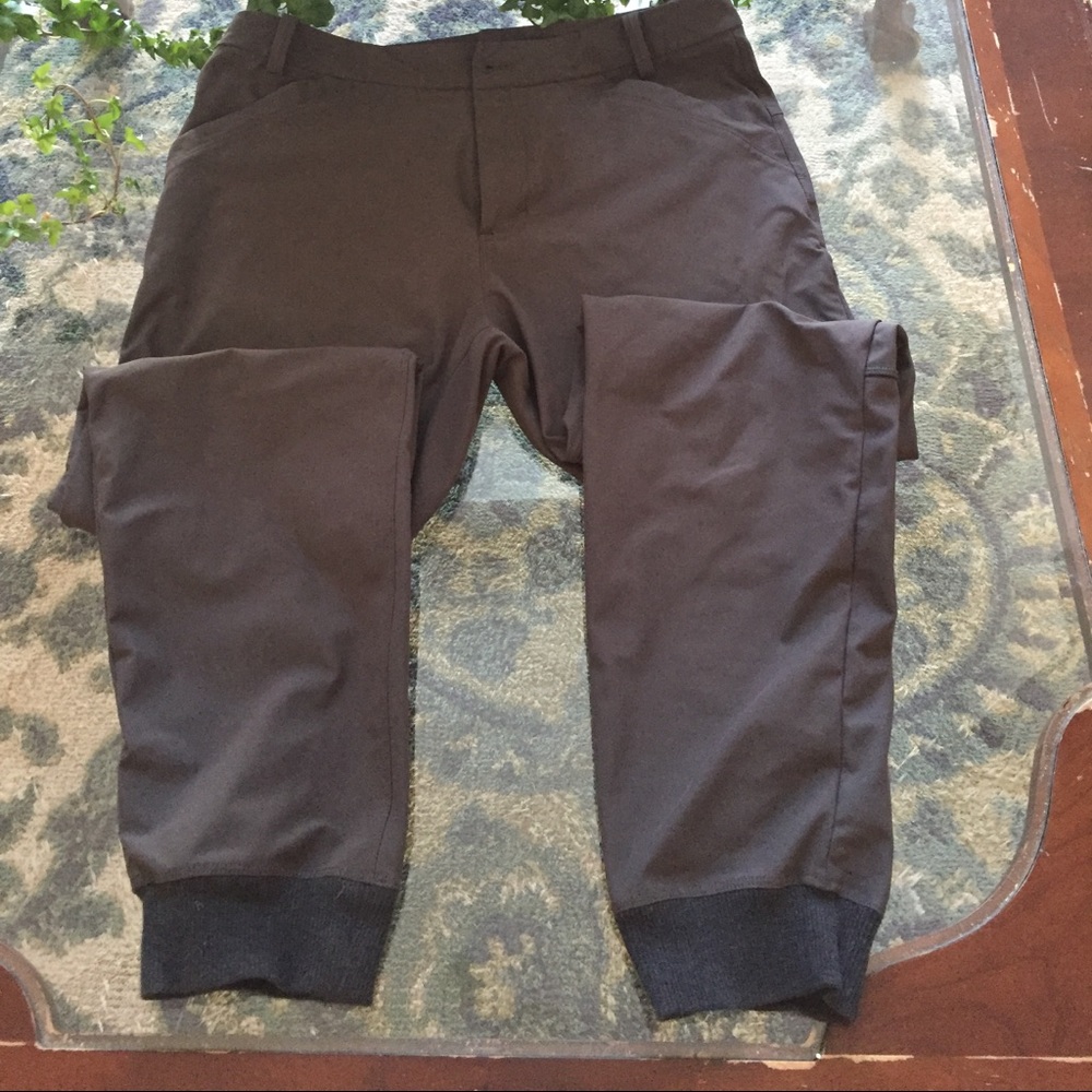 Lululemon mints joggers.